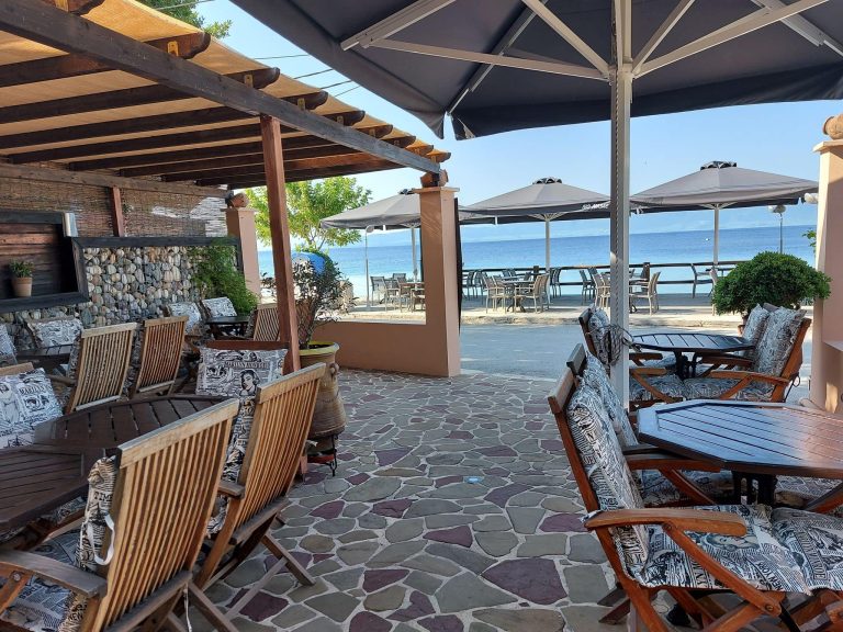 Cafe bar No Name in Gialtra Evia